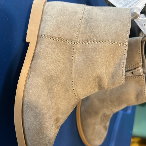 Girls  size 10 suede ankle booties with side zip - Picture 3 of 4
